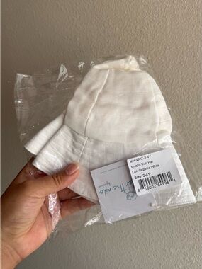 NWT! Sun hat 2-4y muslin